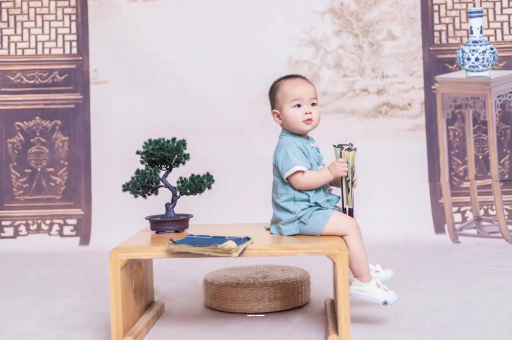 玉溪宝宝眼睛肿是什么原因