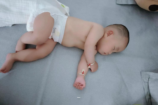 玉溪宝宝总是摇头怎么回事